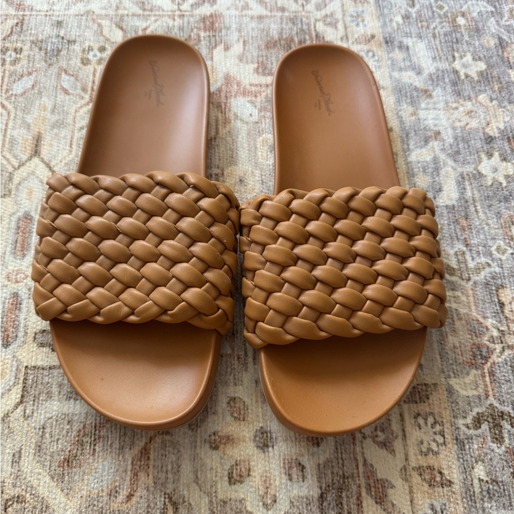 Universal Thread Tan Braided Sandals